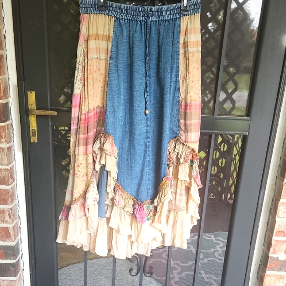 Vintage-Inspired Denim and Cream Maxi Skirt - Picture 1 of 9